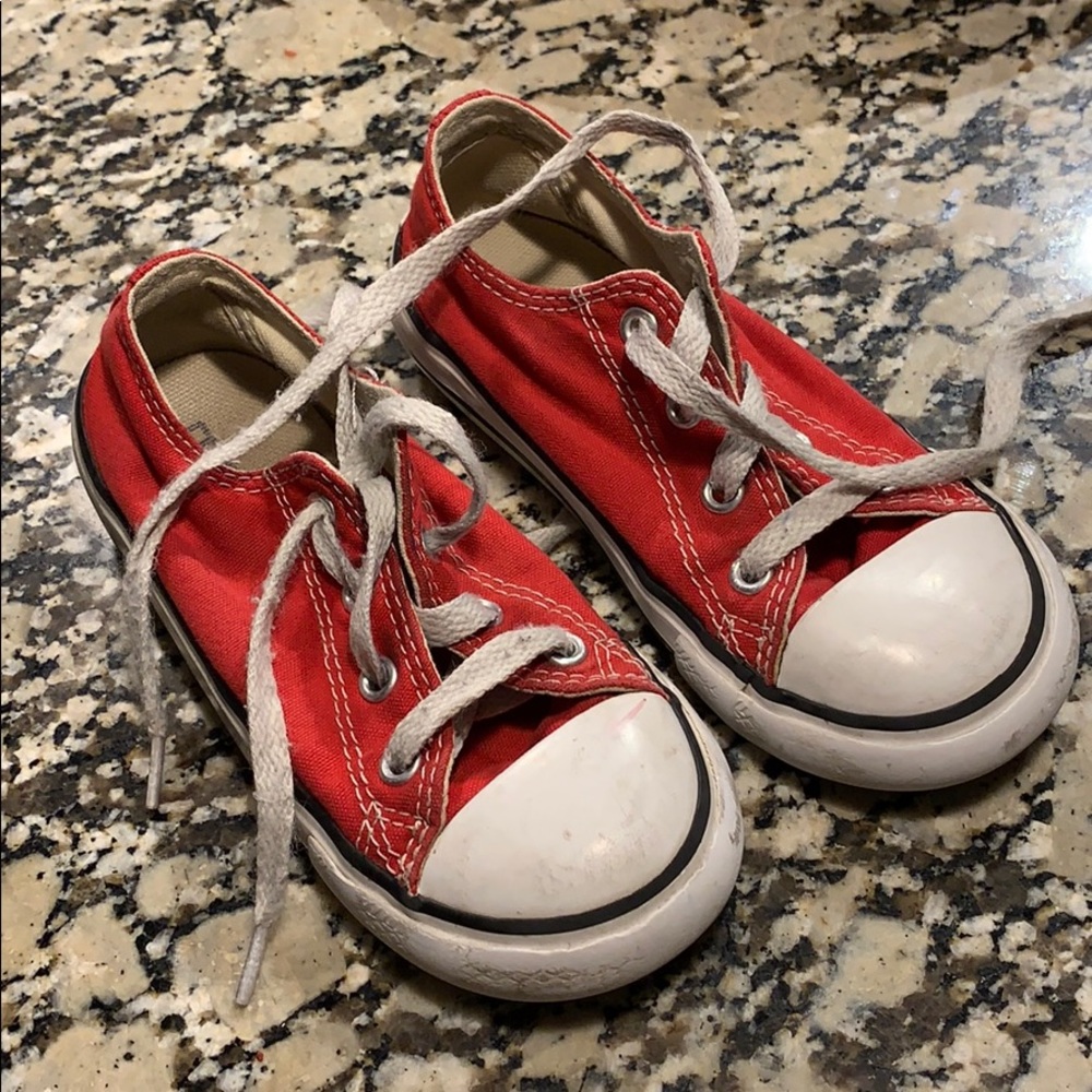 Size 9 red toddler boy converse